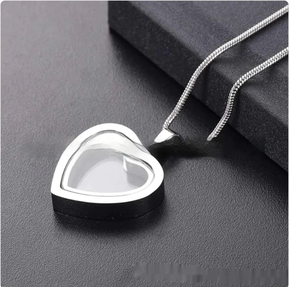 Heart-Shaped Memorial Necklace Glass Cremation Jewelry Necklace for Ashes Heart Memorial Locket Stainless Steel Keepsake Urn Ashes Pendant